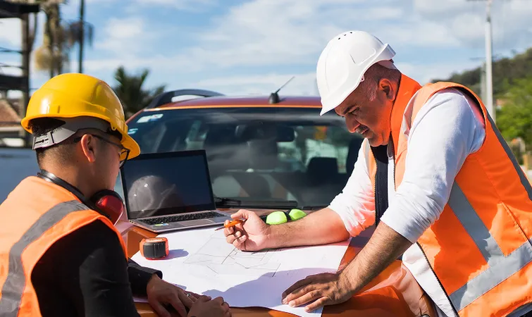 contruction managers making a plan